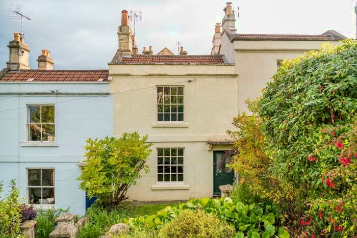 2 Bedroom Cottage To Rent In Dover Place, BA1