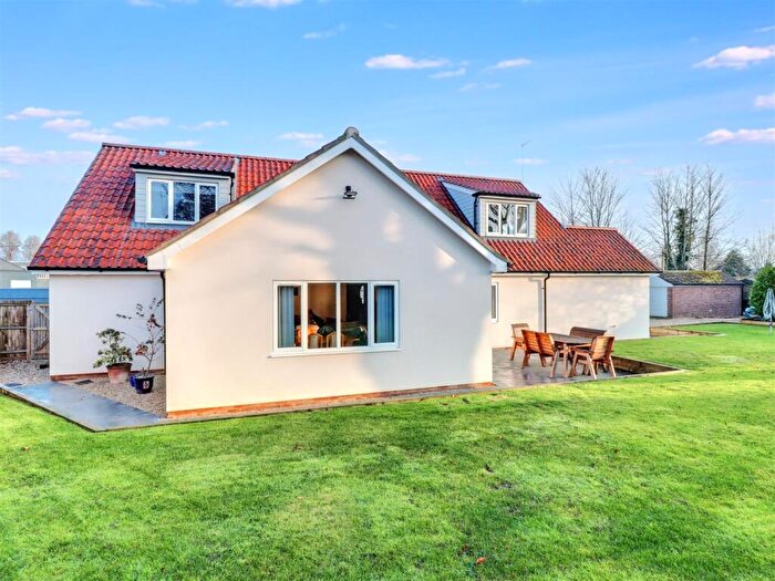 4 Bedroom Detached Bungalow For Sale In Grange Walk, Wroxham, NR12