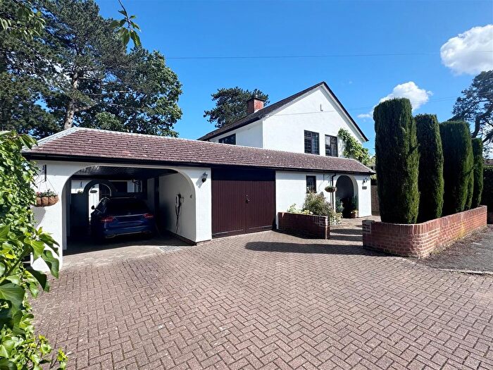 6 Bedroom Detached House For Sale In Dormer Close, Newbury, RG14