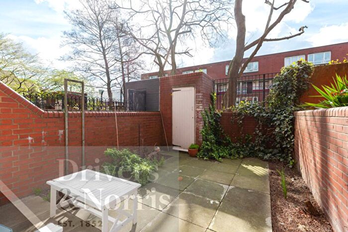 3 Bedroom Apartment To Rent In Kelby House, Sutterton Street, Islington, London, N7