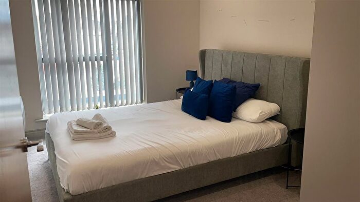 1 Bedroom Flat To Rent In North Street, Leeds, LS2