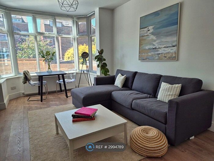 2 Bedroom Flat To Rent In Chorlton, Manchester, M21