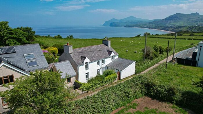 3 Bedroom Detached Bungalow For Sale In Lon Penrallt, Nefyn, Pwllheli, LL53