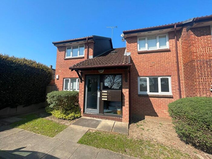 1 Bedroom Flat To Rent In Colebrook Lane, Loughton, Essex, IG10