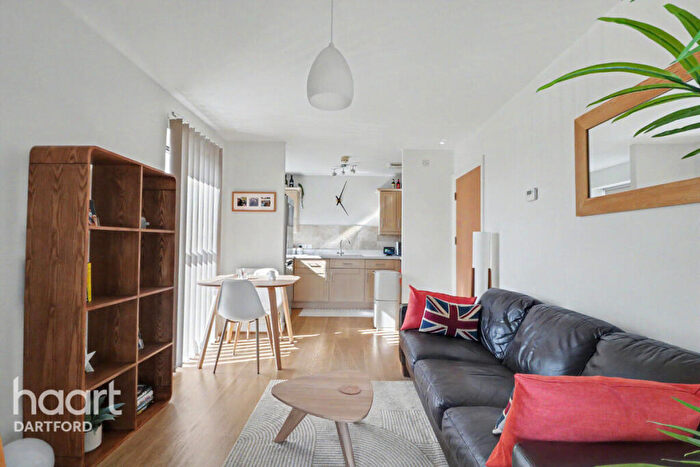 2 Bedroom Apartment For Sale In Esparto Way, Dartford, DA4