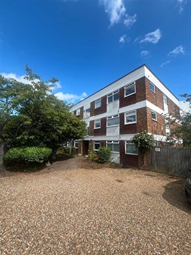 2 Bedroom Flat To Rent In Esher Road, Hersham, Walton-On-Thames, KT12