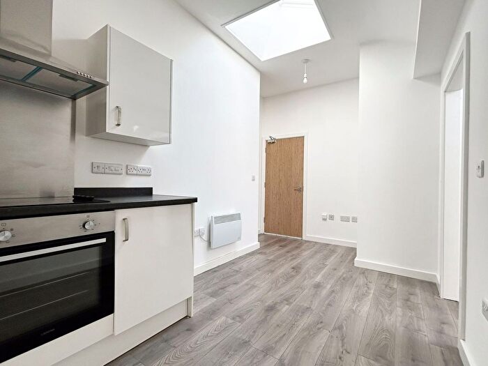1 Bedroom Flat To Rent In East Lane, Runcorn, WA7