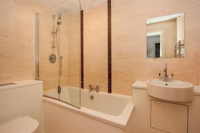 3 Bedroom Apartment To Rent In Barry Lane, Cardiff, CF10