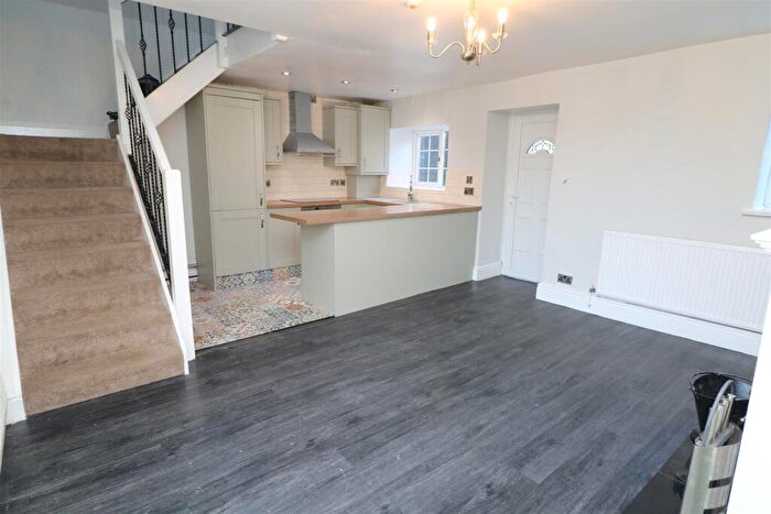 2 Bedroom Cottage For Sale In High Street, Braithwell, Rotherham, S66