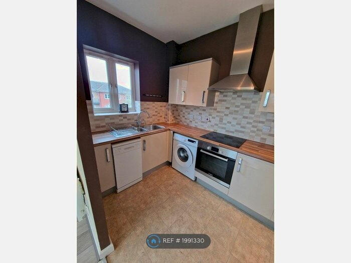 2 Bedroom Flat To Rent In The Parklands, Dunstable, LU5