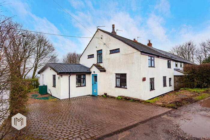 3 Bedroom End Of Terrace House For Sale In Bowstone Hill Road, Bolton, BL2