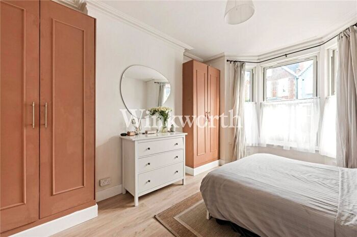 2 Bedroom Apartment For Sale In Baronet Road, London, N17