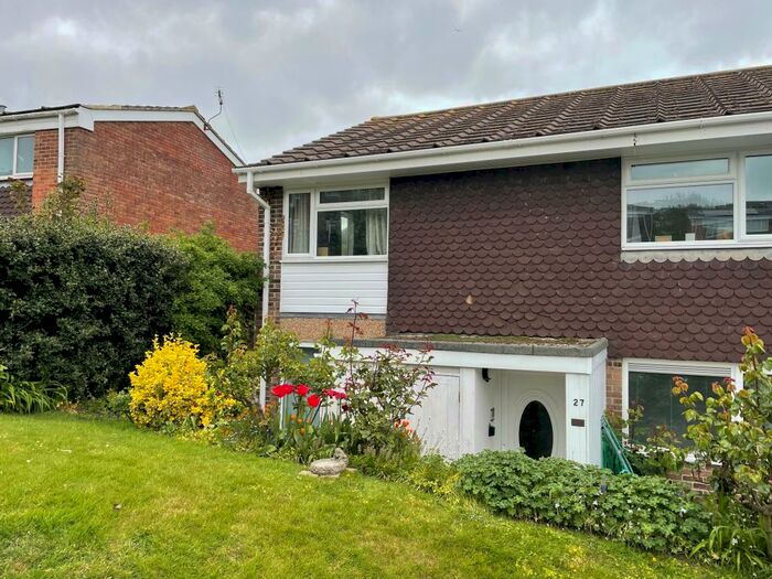 2 Bedroom Ground Flat To Rent In Chalcroft Road, Folkestone, CT20