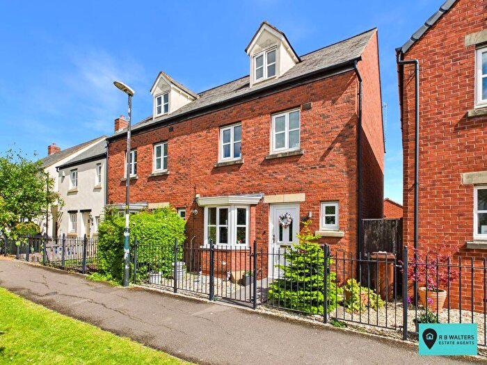 4 Bedroom Semi Detached House For Sale In The Plantation, Hardwicke, GL2