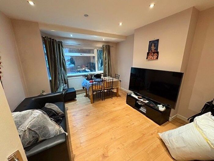 2 Bedroom Maisonette To Rent In Subury Croft, Harrow, HA0