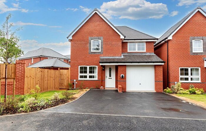 3 Bedroom Garage / Parking To Rent In Campbell Drive, Upper Lighthorne, Leamington Spa, Warwickshire, CV33