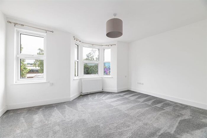 1 Bedroom Apartment To Rent In Wood Street, Walthamstow, E17