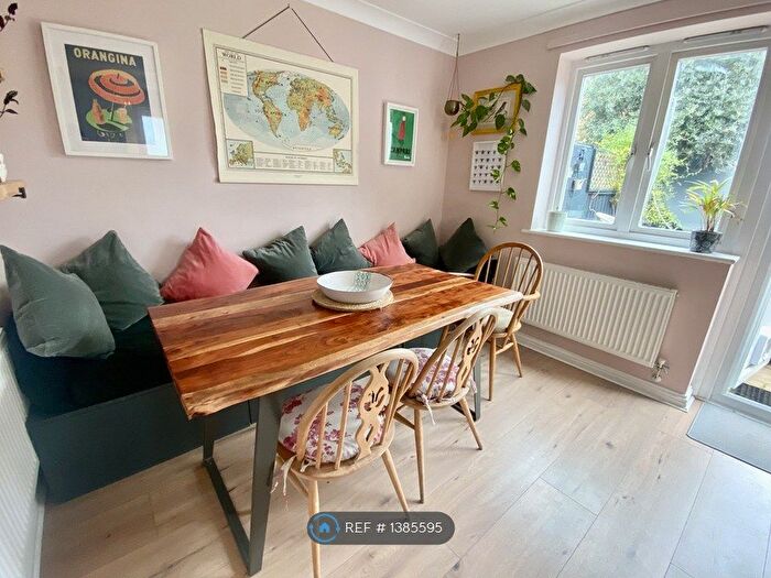 4 Bedroom Semi-detached House To Rent In Brinkworth Way, London, E9