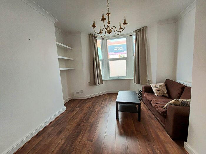 2 Bedroom Flat To Rent In Lea Bridge Road, London, E10