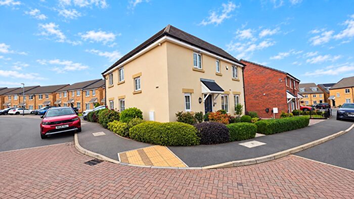 3 Bedroom Detached House For Sale In Downy Drive, Pineham, Northampton, NN4