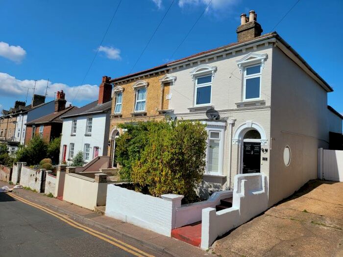 3 Bedroom Semi-Detached House To Rent In Alexandra Road, Colchester, CO3