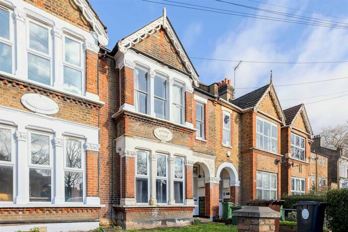 3 Bedroom Flat To Rent In Church Hill, London, E17