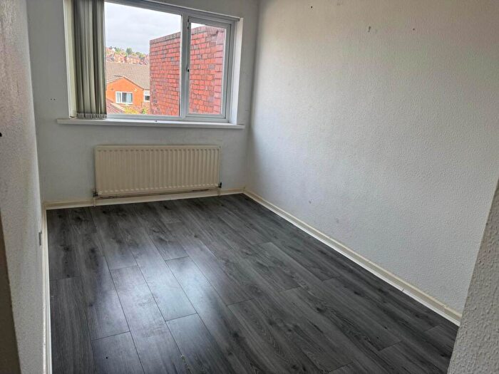 2 Bedroom Flat To Rent In Louise Street, Lower Gornal, DY3