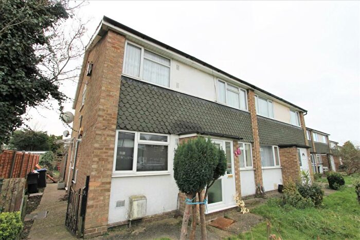 2 Bedroom Flat To Rent In Kennedy Avenue, London, EN3