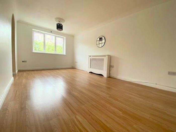 1 Bedroom Flat To Rent In Barnum Court, Swindon, SN2