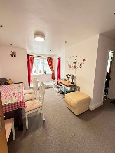 2 Bedroom Maisonette For Sale In Harlington, Hayes, UB3