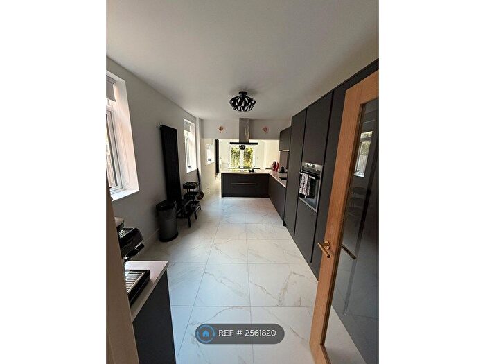 5 Bedroom Semi-Detached House To Rent In Knighton Road, Leicester, LE2