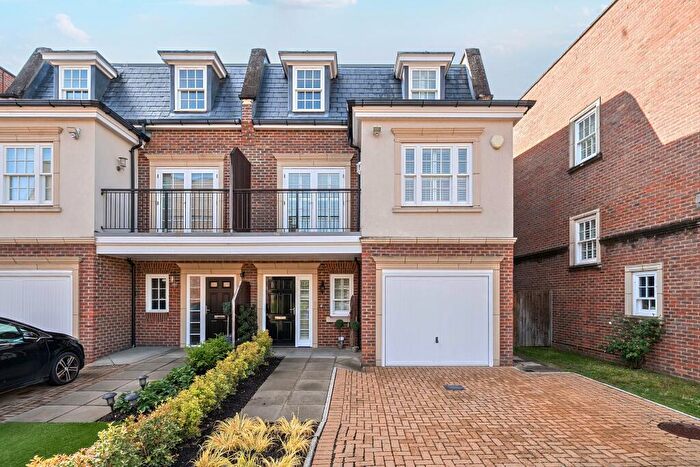 4 Bedroom Semi-Detached House For Sale In Lincoln Grove, Weybridge, KT13