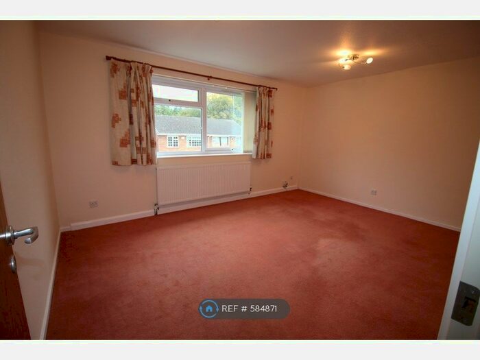 1 Bedroom Flat To Rent In Finians Close, Uxbridge UB10