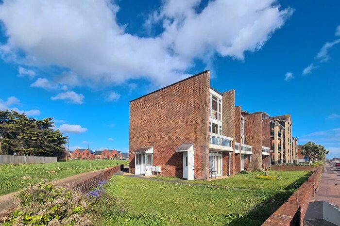 3 Bedroom Duplex For Sale In West Lodge, Lee-On-The-Solent, PO13