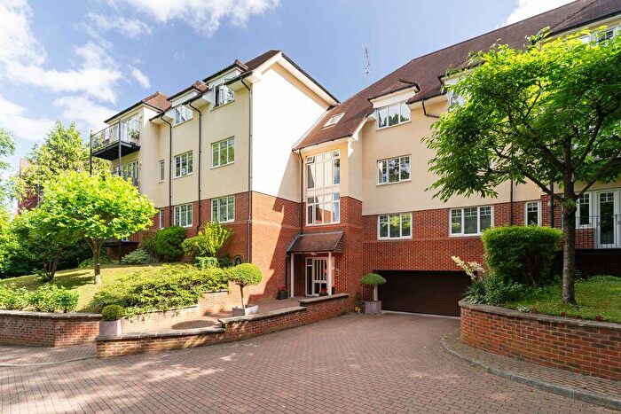 2 Bedroom Flat For Sale In Plough Lane, West Purley, CR8