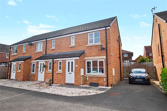 3 Bedroom Town House For Sale In Scatcherd Mews, Morley, Leeds, West Yorkshire, LS27