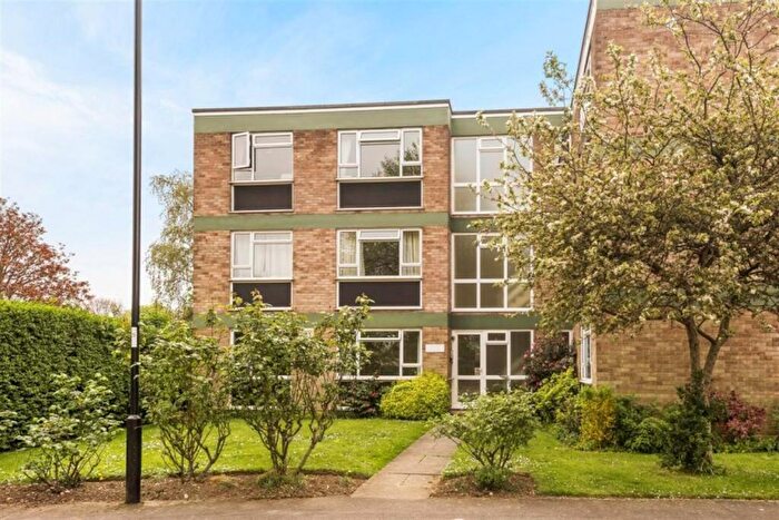 3 Bedroom Flat To Rent In Elsaw Court, Cawley Road, Chichester, PO19