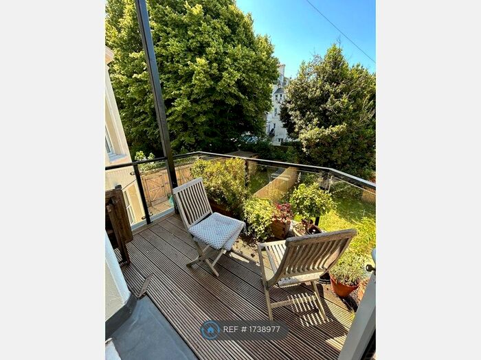 2 Bedroom Flat To Rent In Courtlands Place, Eastbourne, BN21