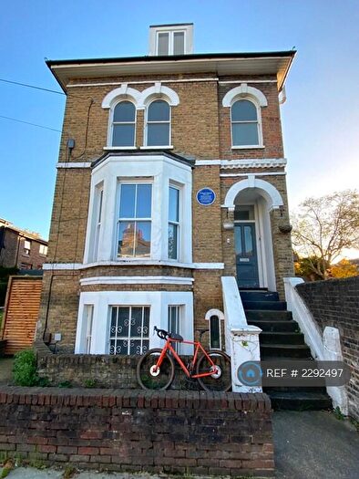 2 Bedroom Flat To Rent In Peckham Rye, London, SE15