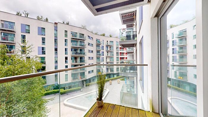 2 Bedroom Apartment For Sale In Keats Apartments, Saffron Central Square, Croydon, CR0
