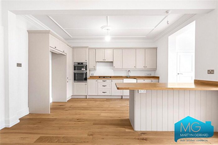 5 Bedroom Semi-Detached House To Rent In Pollard Road, Whetstone, London, N20