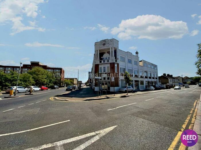 3 Bedroom Flat To Rent In Southchurch Road, Southend On Sea, SS1