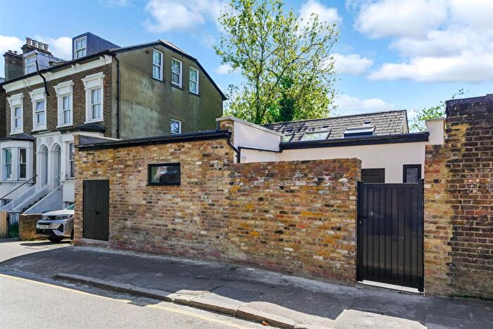 1 Bedroom Detached House To Rent In Pellatt Grove, Wood Green, N22