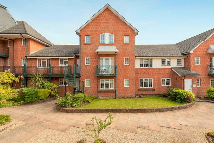 2 Bedroom Apartment To Rent In Knights Place, Windsor, SL4