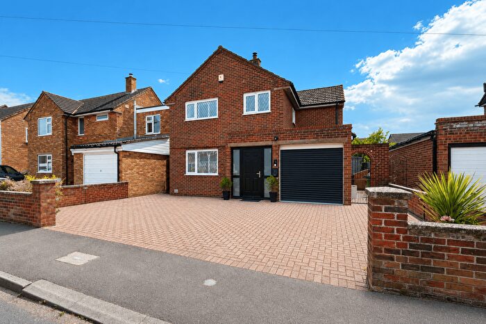 4 Bedroom Detached House For Sale In Whitecrofts, Stotfold, Hitchin, SG5