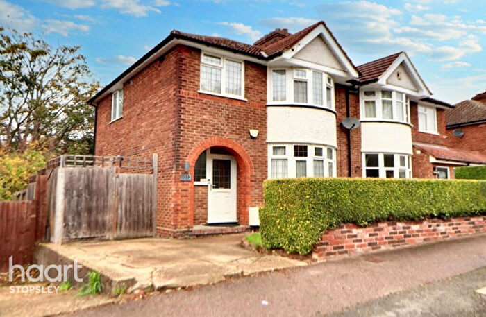 3 Bedroom Semi-Detached House For Sale In Pomfret Avenue, Luton, LU2