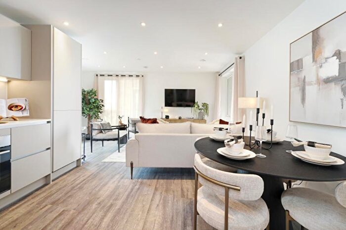 3 Bedroom Apartment For Sale In Canalside Quarter, Oxford, Oxfordshire, OX2