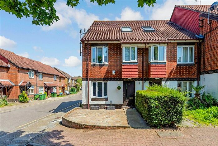 1 Bedroom Maisonette For Sale In Heatherbank Close, Dartford, Kent, DA1