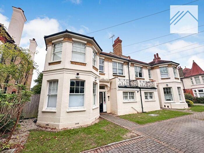 2 Bedroom Flat For Sale In Parkgate, Westcliff-on-Sea, Essex, SS0