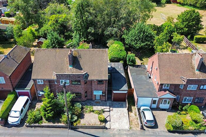 3 Bedroom Semi-detached House For Sale In Glen Way, Oadby, Leicester, LE2